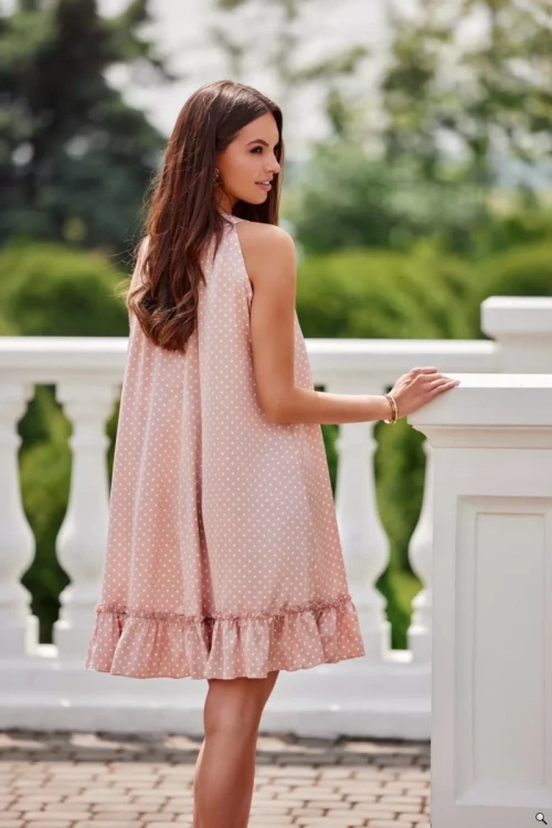 Sukienka w małe groszki z paskiem i falbaną pudrowy róż MILA