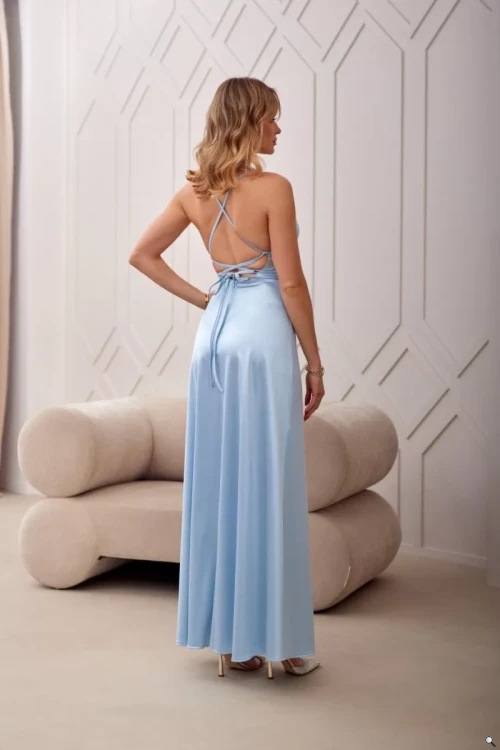 Długa sukienka z rozcięciem na nodze na ramiączkach błękitna - SOFIA