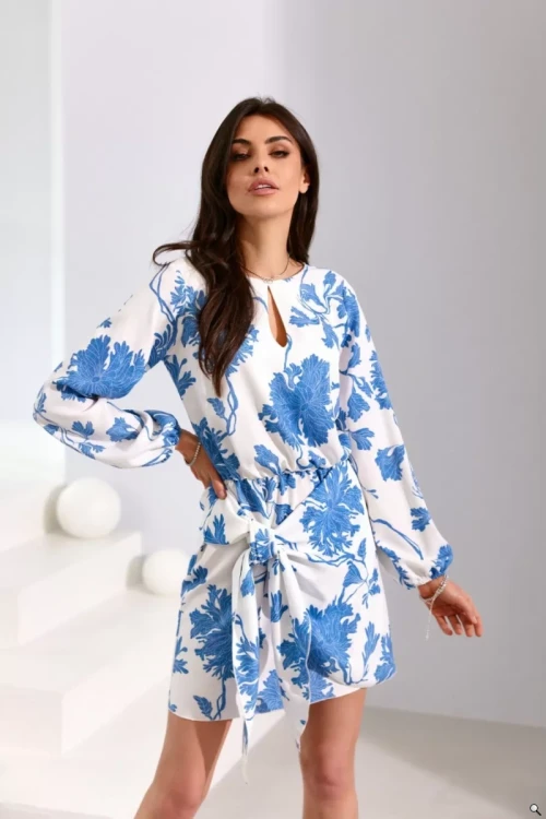 Klasyczna sukienka z wiązaniem w pasie w niebieskie kwiaty - ELIZA 