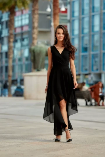 Asymetryczna sukienka z kopertowym dekoltem czarna - EMI zdjęcie drugie