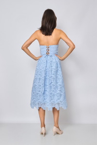 Sukienkowo - Sukienka midi gorsetowa z gipiury z wiązaniem na plecach niebieska - TINA