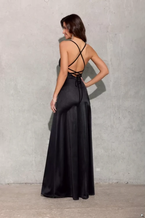 Długa sukienka z rozcięciem na nodze na ramiączkach czarna - SOFIA