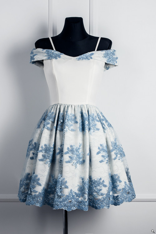 Rozkloszowana wieczorowa sukienka krótka z koronką bez ramion CANDY