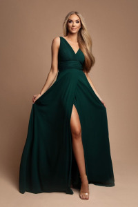 Sukienkowo - Długa sukienka z rozcięciem na nodze szmaragdowa - KIMBERLY