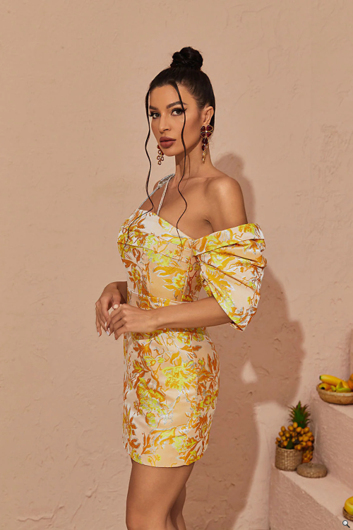 Ekstrawagancka sukienka z dekoltem carmen żakardowa żółta JOY