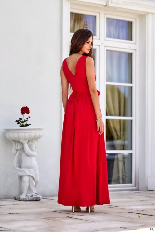 Satynowa sukienka maxi z ozdobną różą czerwona - PALOMA