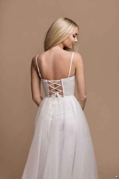 Długa tiulowa gorsetowa sukienka biała CATIA