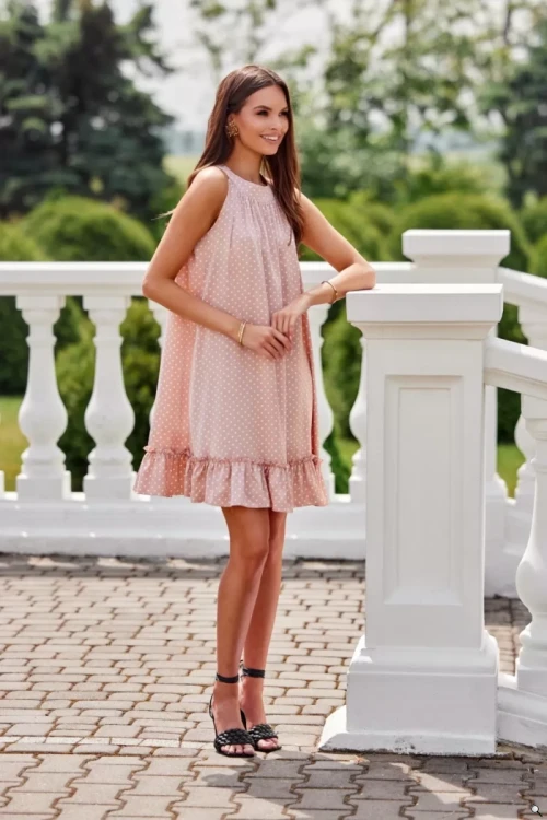 Sukienka w małe groszki z paskiem i falbaną pudrowy róż MILA