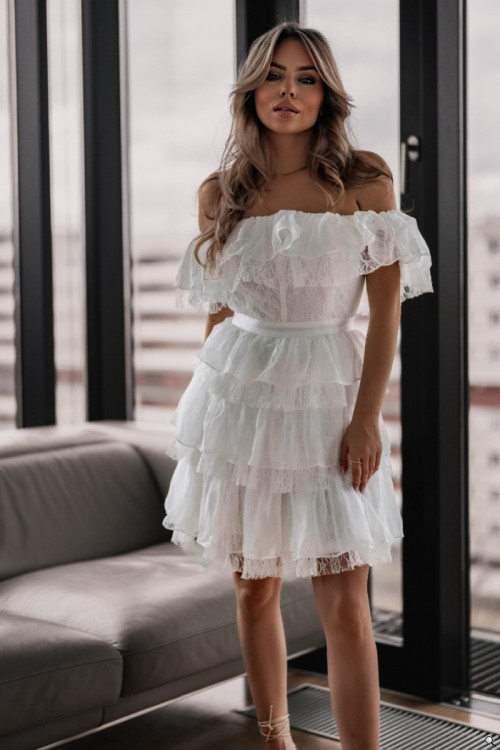 Krótka koronkowa sukienka Hiszpanka z falbanami biała - NORA