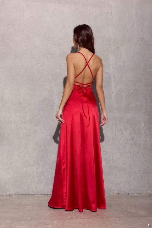 Długa sukienka z rozcięciem na nodze na ramiączkach czerwona -SOFIA